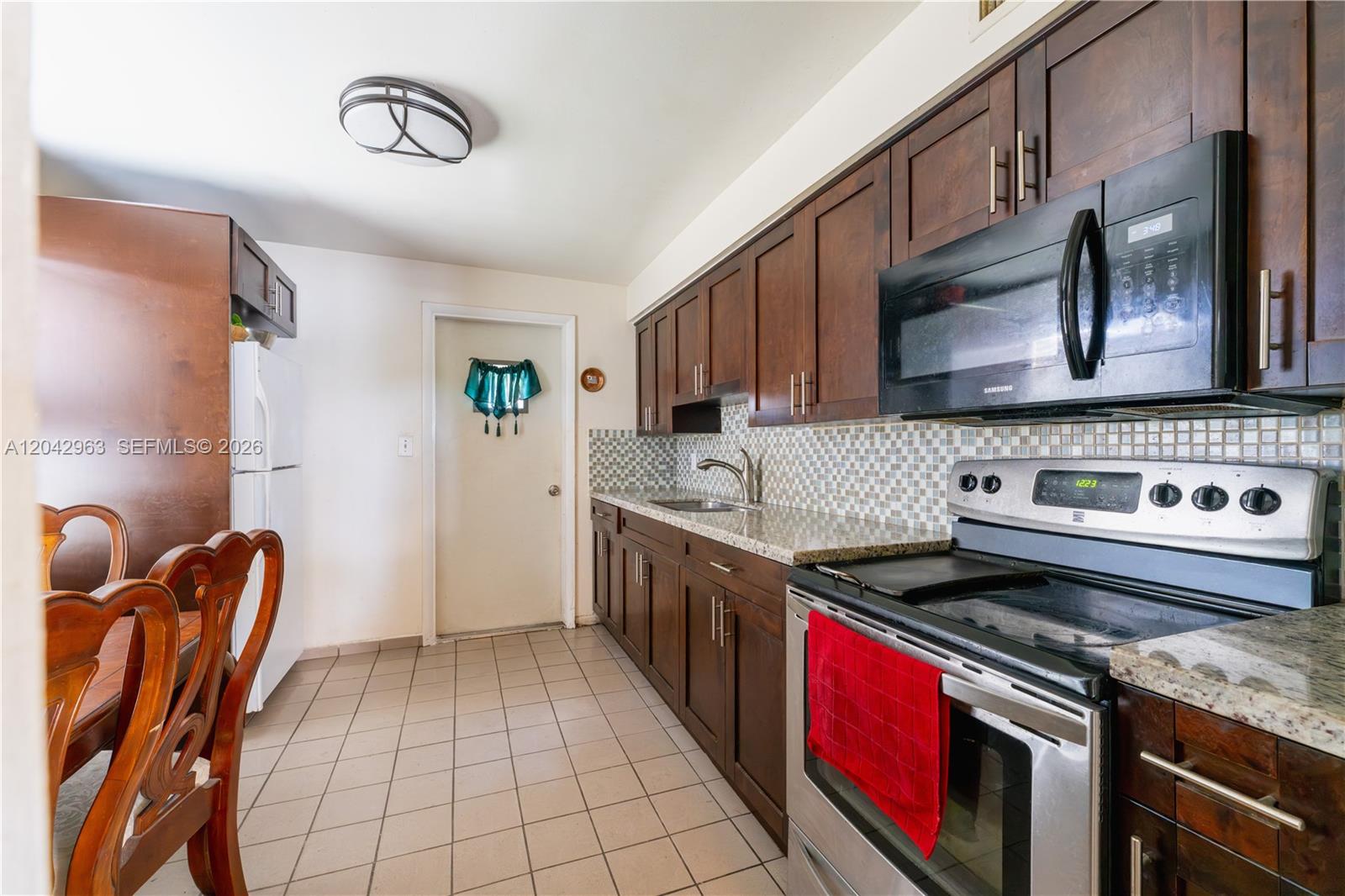 9265 Sw 38th Street Property Photo 3