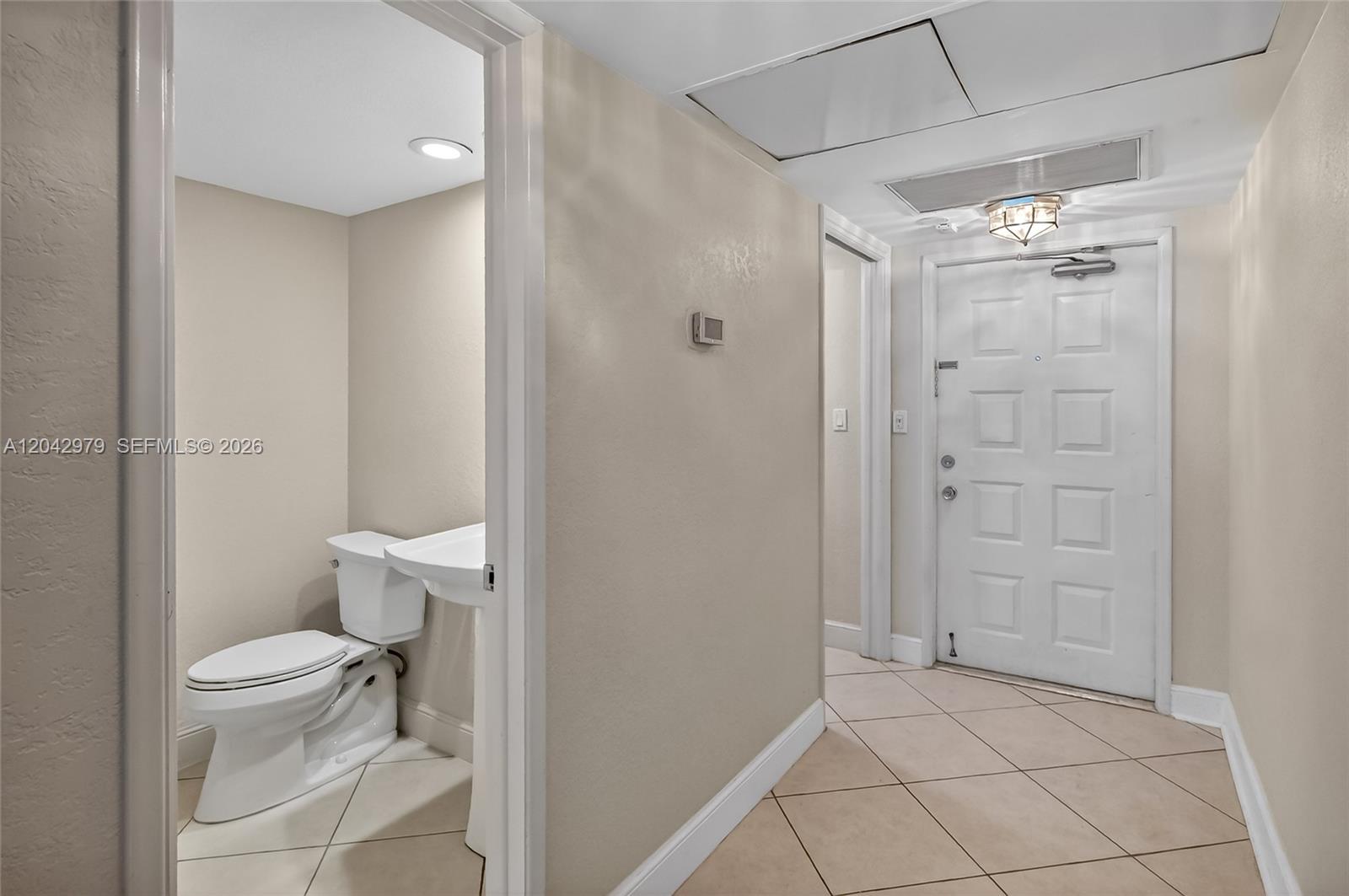 4015 W Palm Aire Drive 502 Property Photo 4