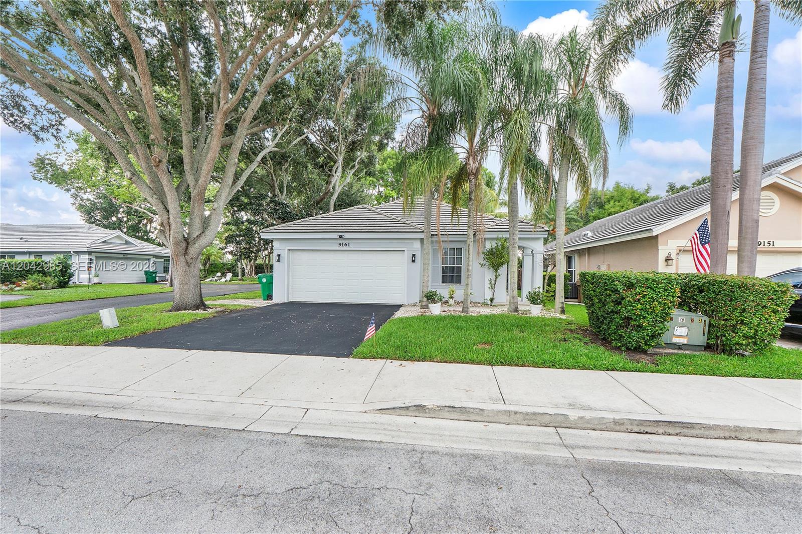 9161 Lake Park Circle N Property Photo 4