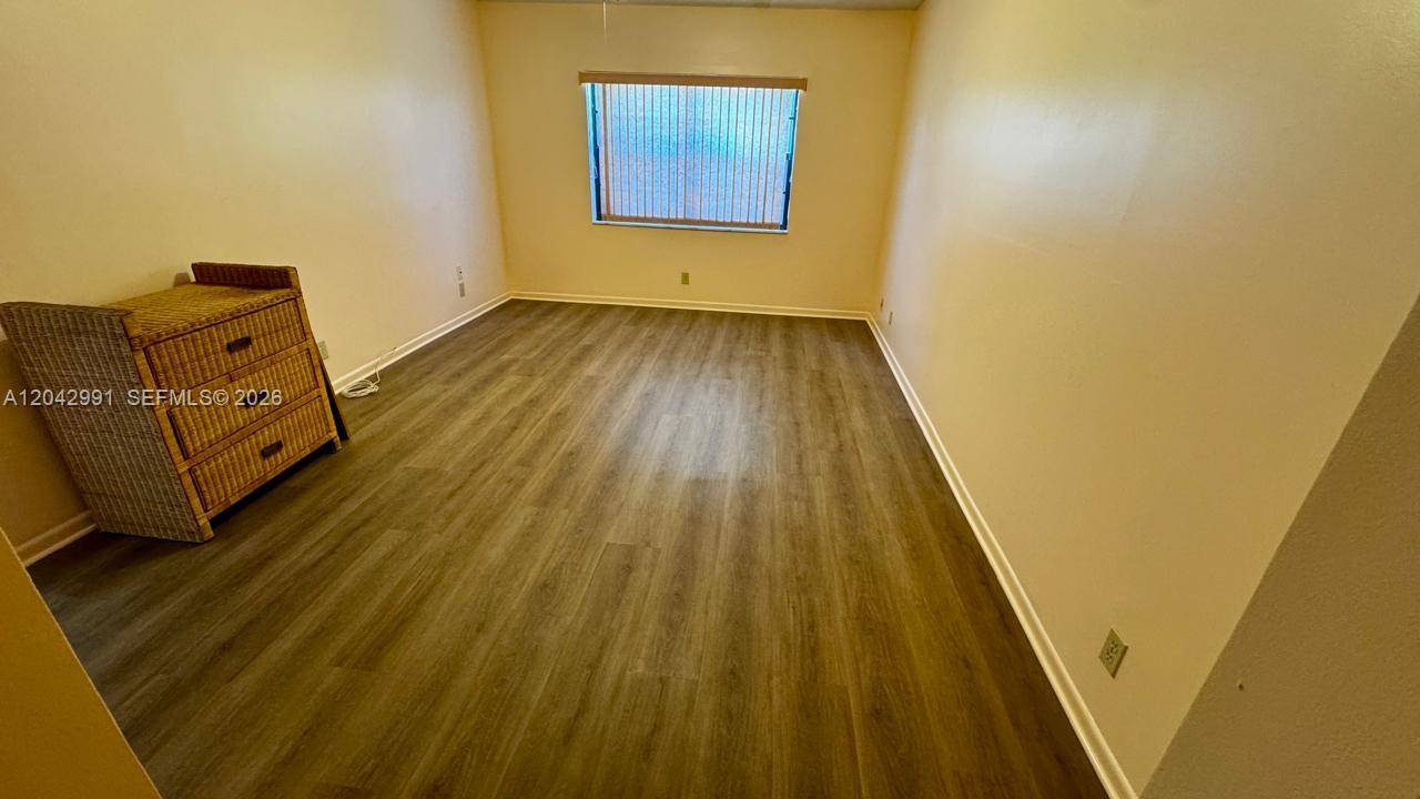 A12042991 Property Photo 4