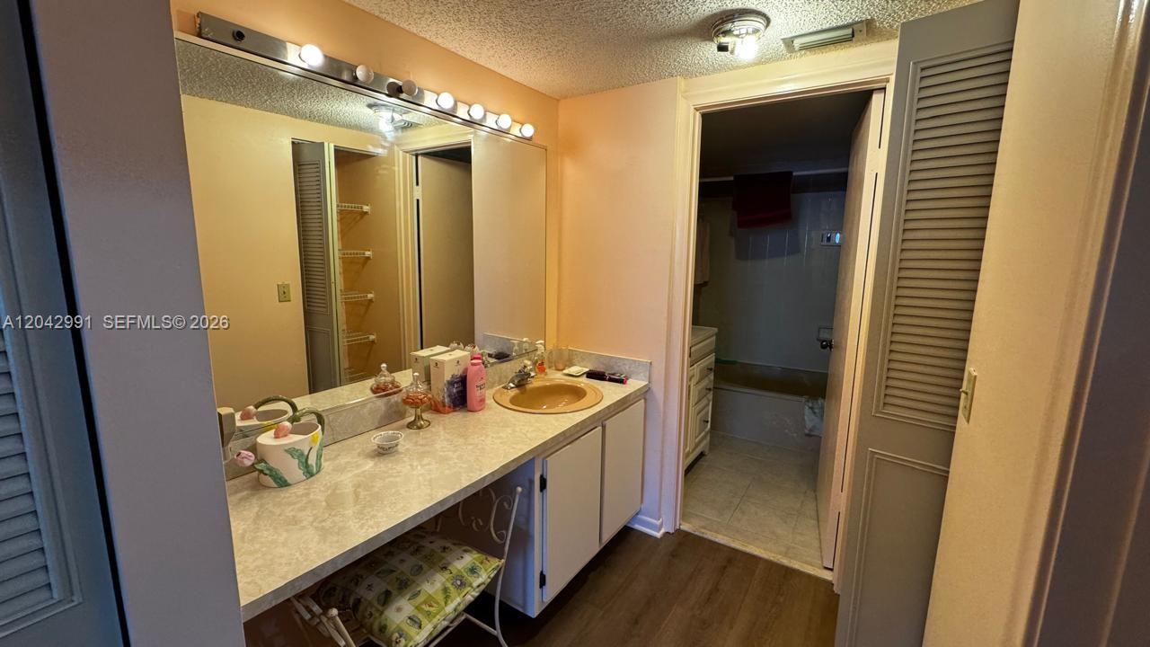A12042991 Property Photo 5
