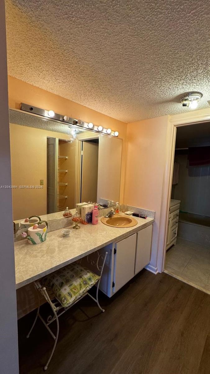 A12042991 Property Photo 6