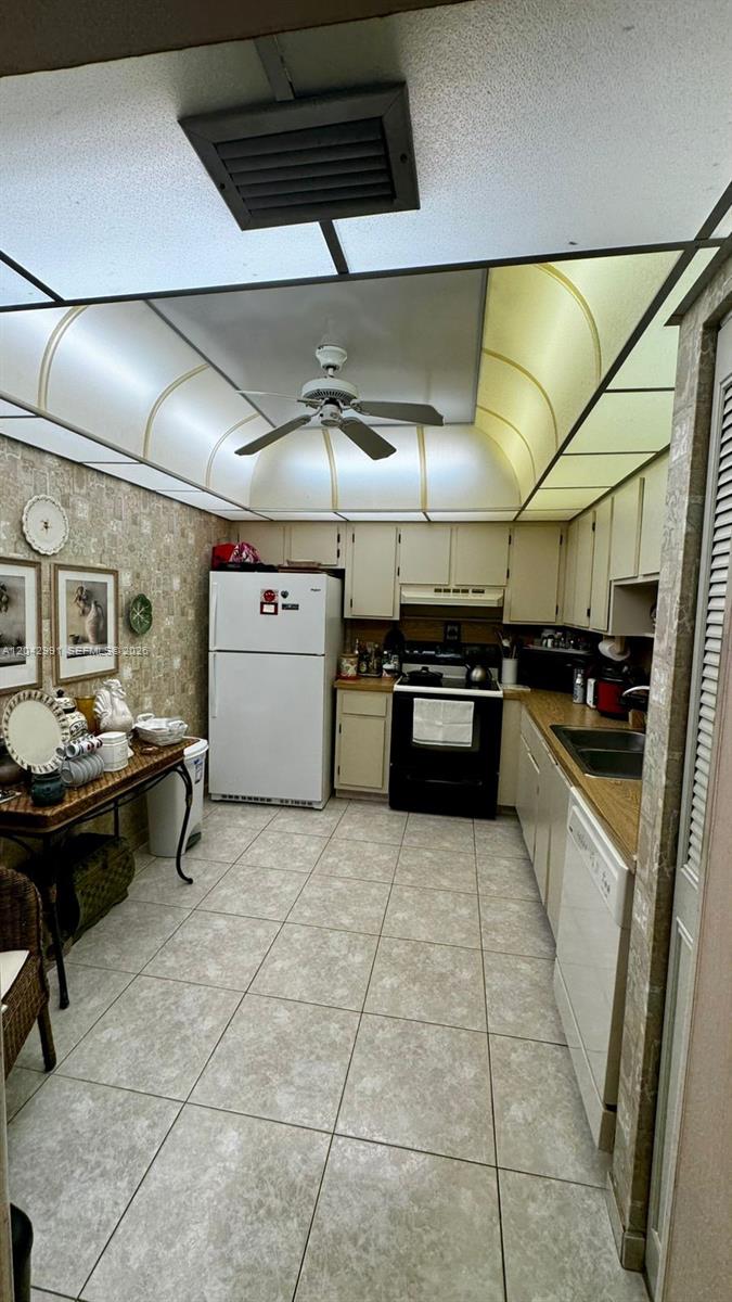 A12042991 Property Photo 15