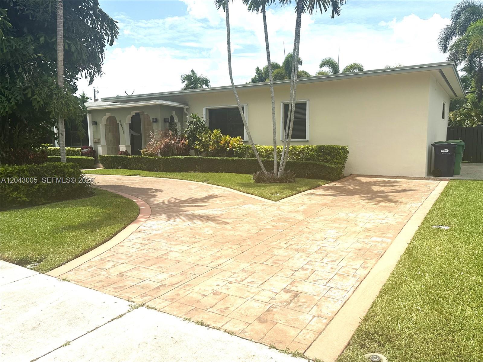 5931 Sw 46th Street Property Photo 4