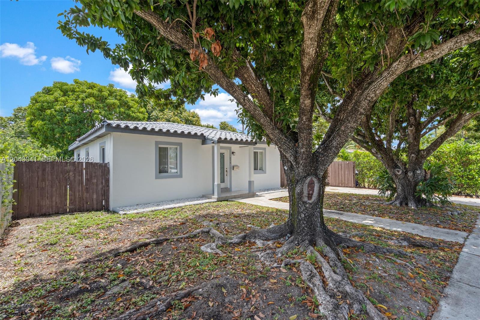 270 Nw 51st Avenue Property Photo 2