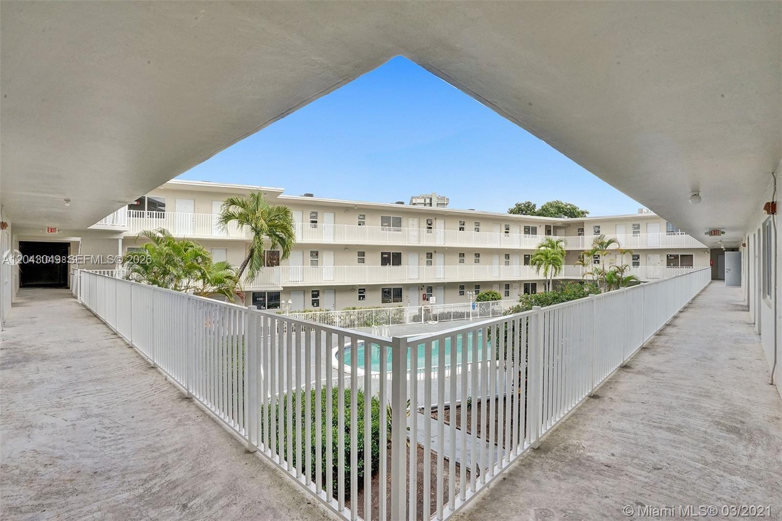 1895 Venice Park Drive B6 Property Photo 2