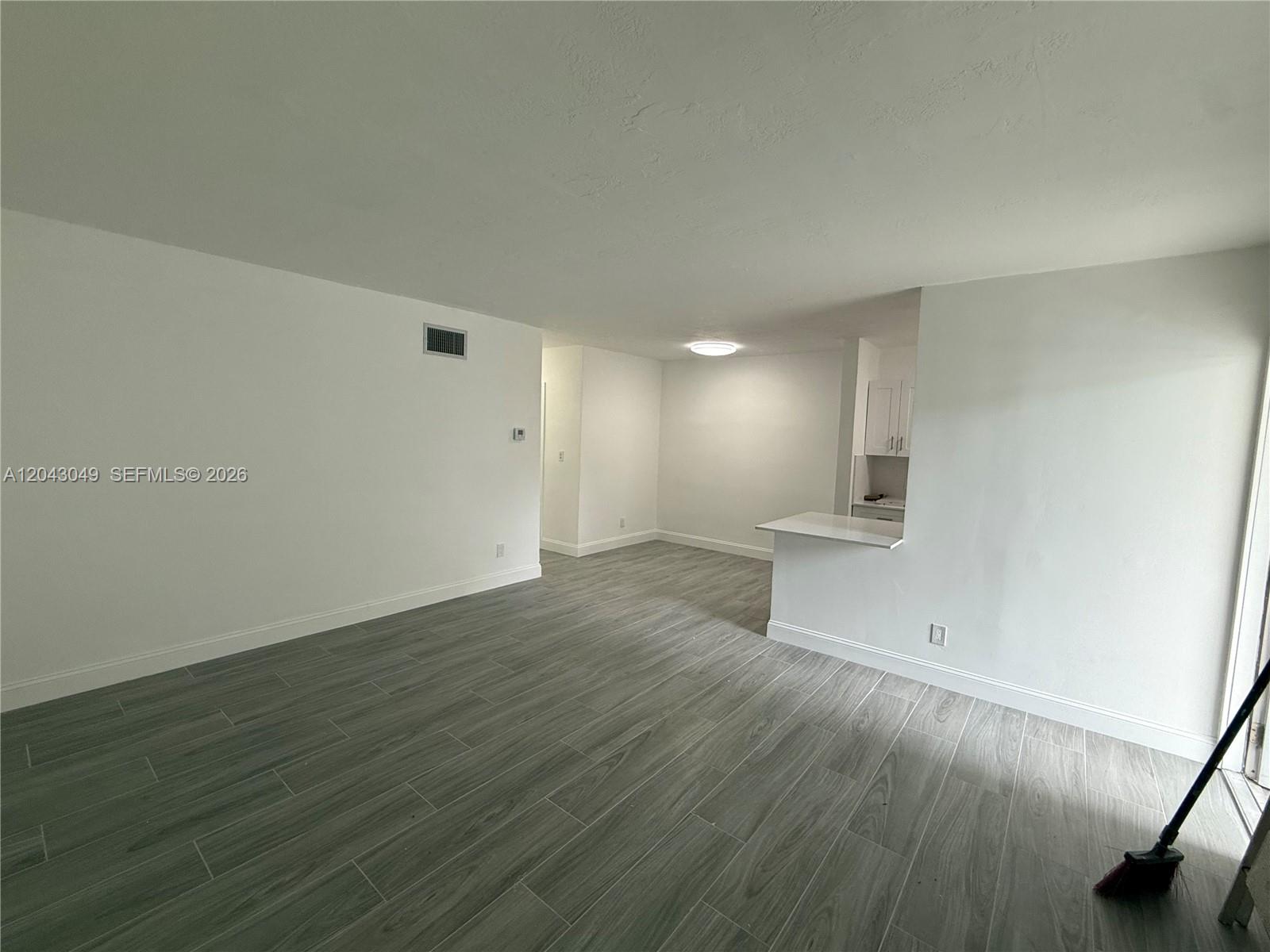 1895 Venice Park Drive B6 Property Photo 7