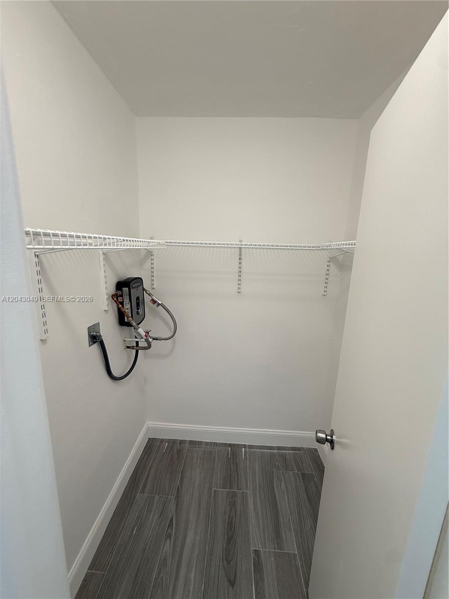 1895 Venice Park Drive B6 Property Photo 11