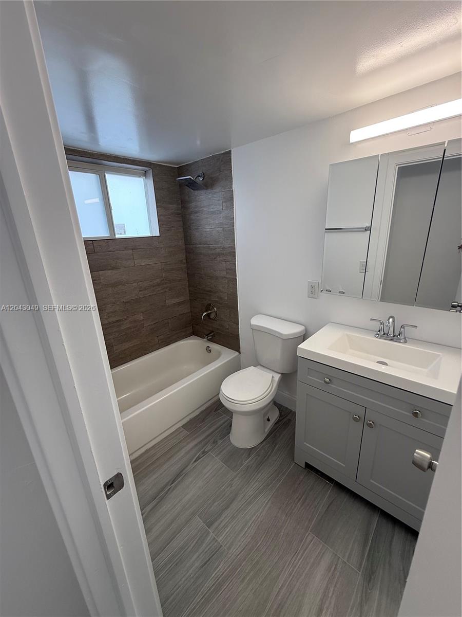 1895 Venice Park Drive B6 Property Photo 12