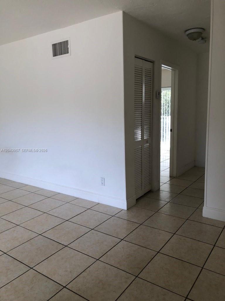 1895 Venice Park Drive B20 Property Photo 2