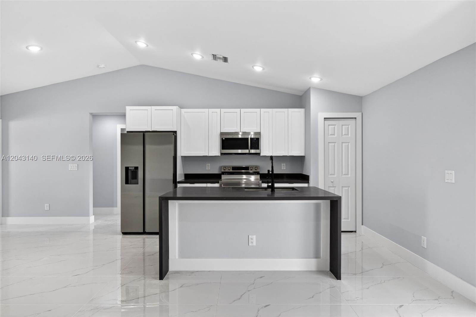 704 E Carbon Property Photo 10