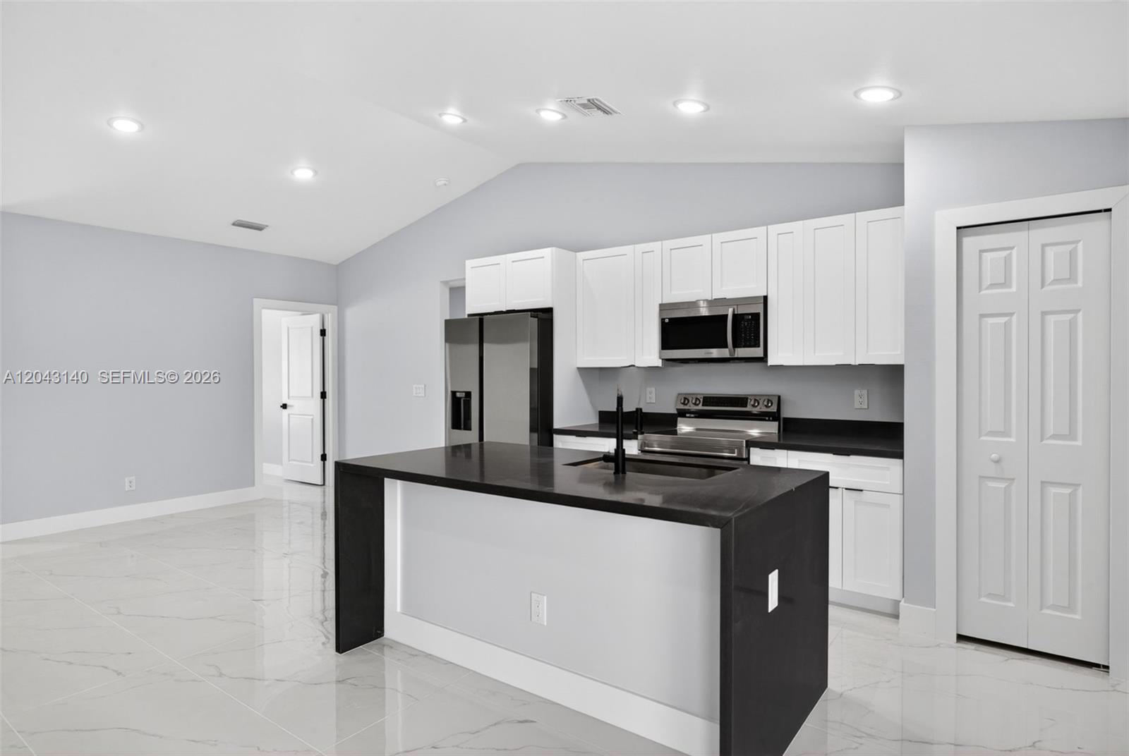 704 E Carbon Property Photo 13