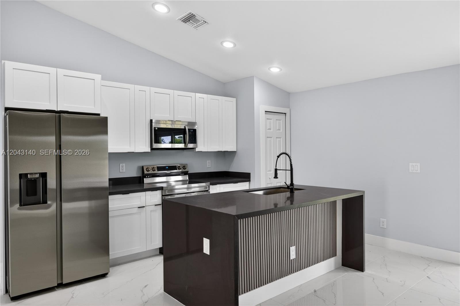 704 E Carbon Property Photo 14