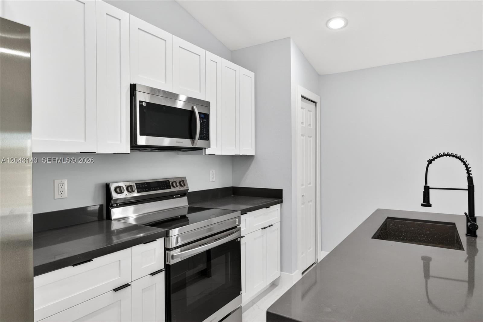 704 E Carbon Property Photo 15
