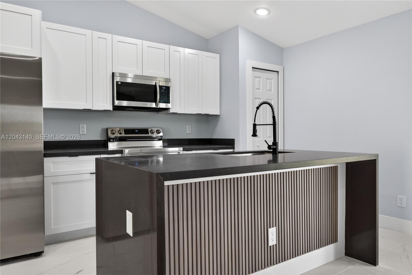 704 E Carbon Property Photo 16