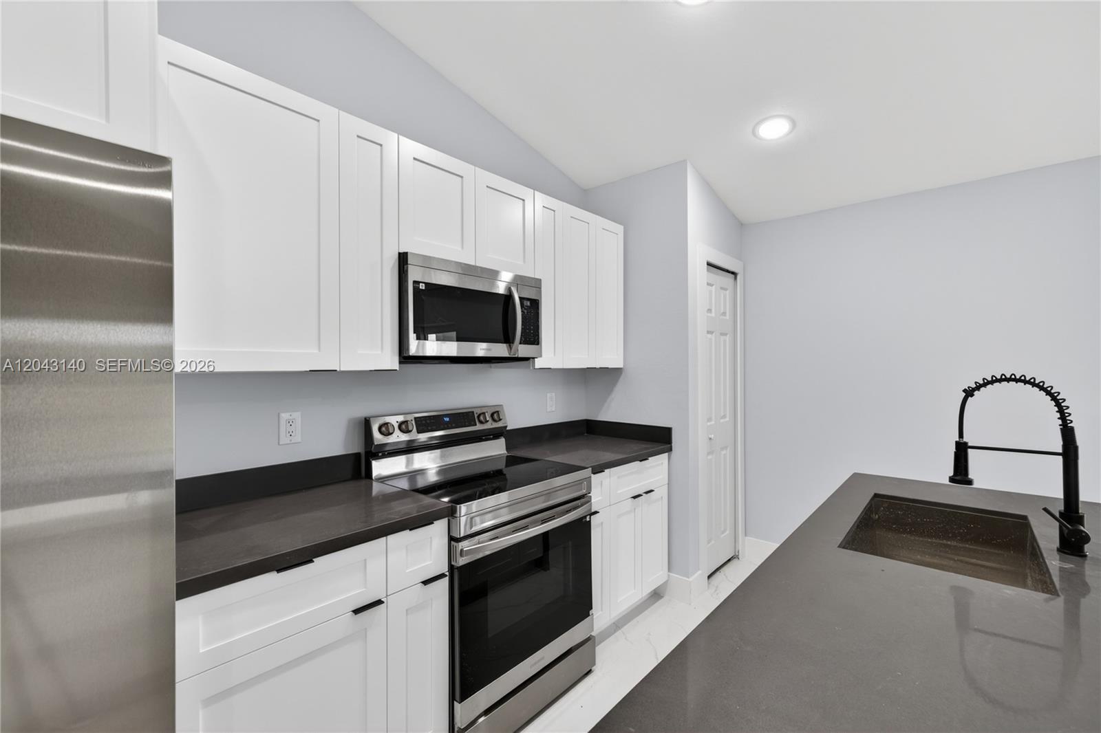 704 E Carbon Property Photo 20