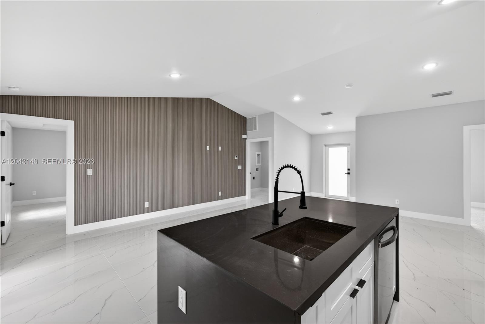 704 E Carbon Property Photo 22