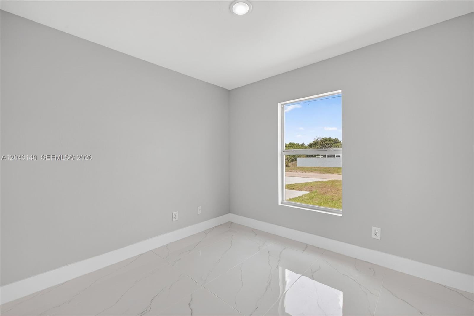 704 E Carbon Property Photo 28