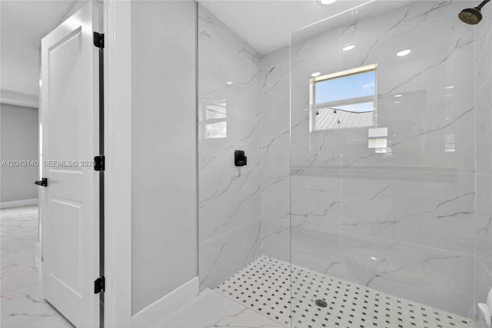 704 E Carbon Property Photo 33
