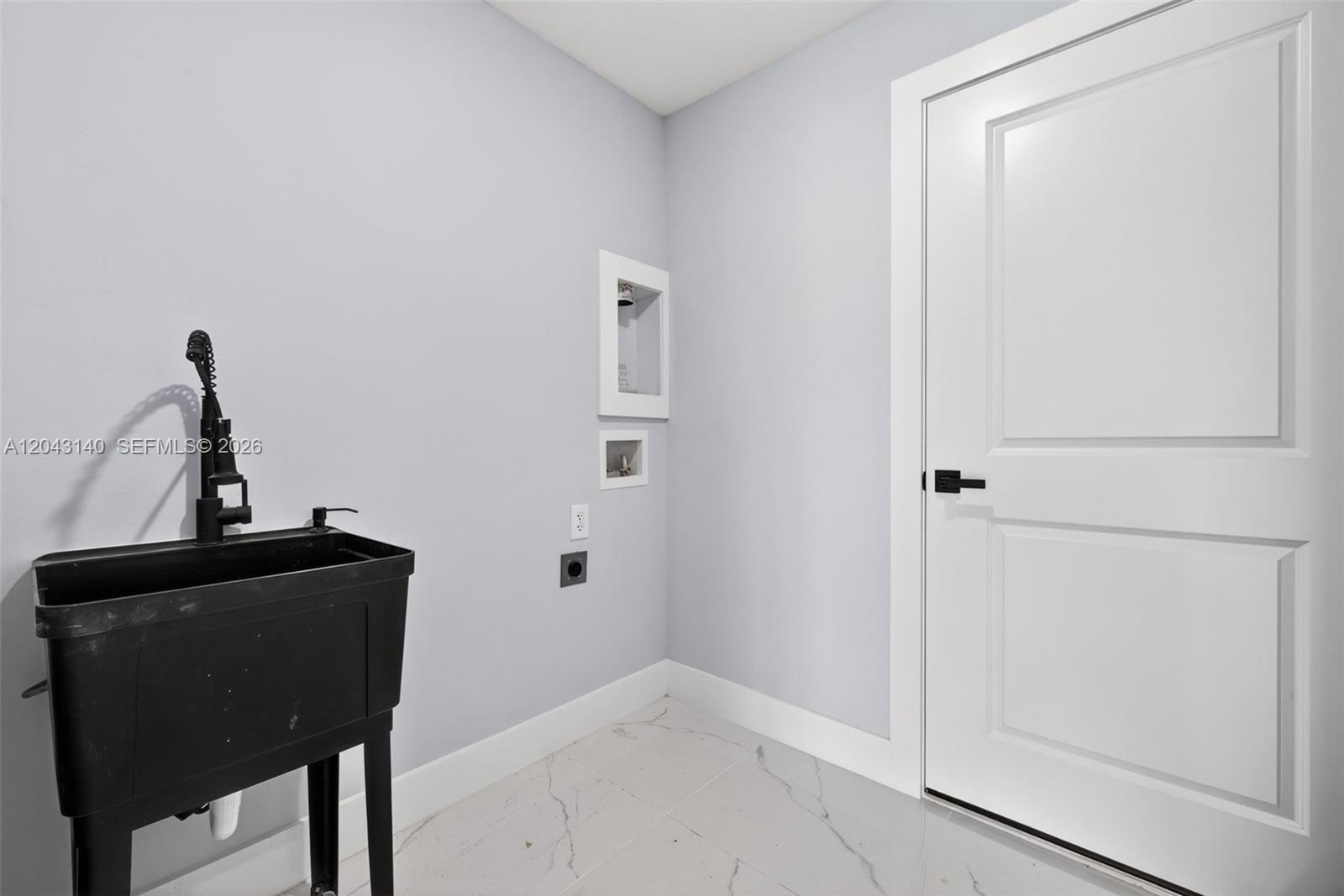 704 E Carbon Property Photo 37