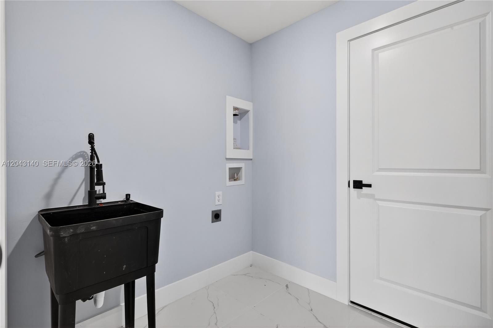 704 E Carbon Property Photo 43