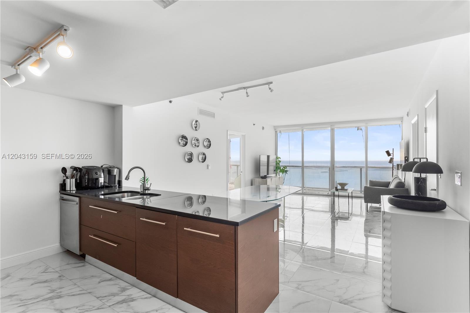 465 Brickell Avenue 5505 Property Photo 1
