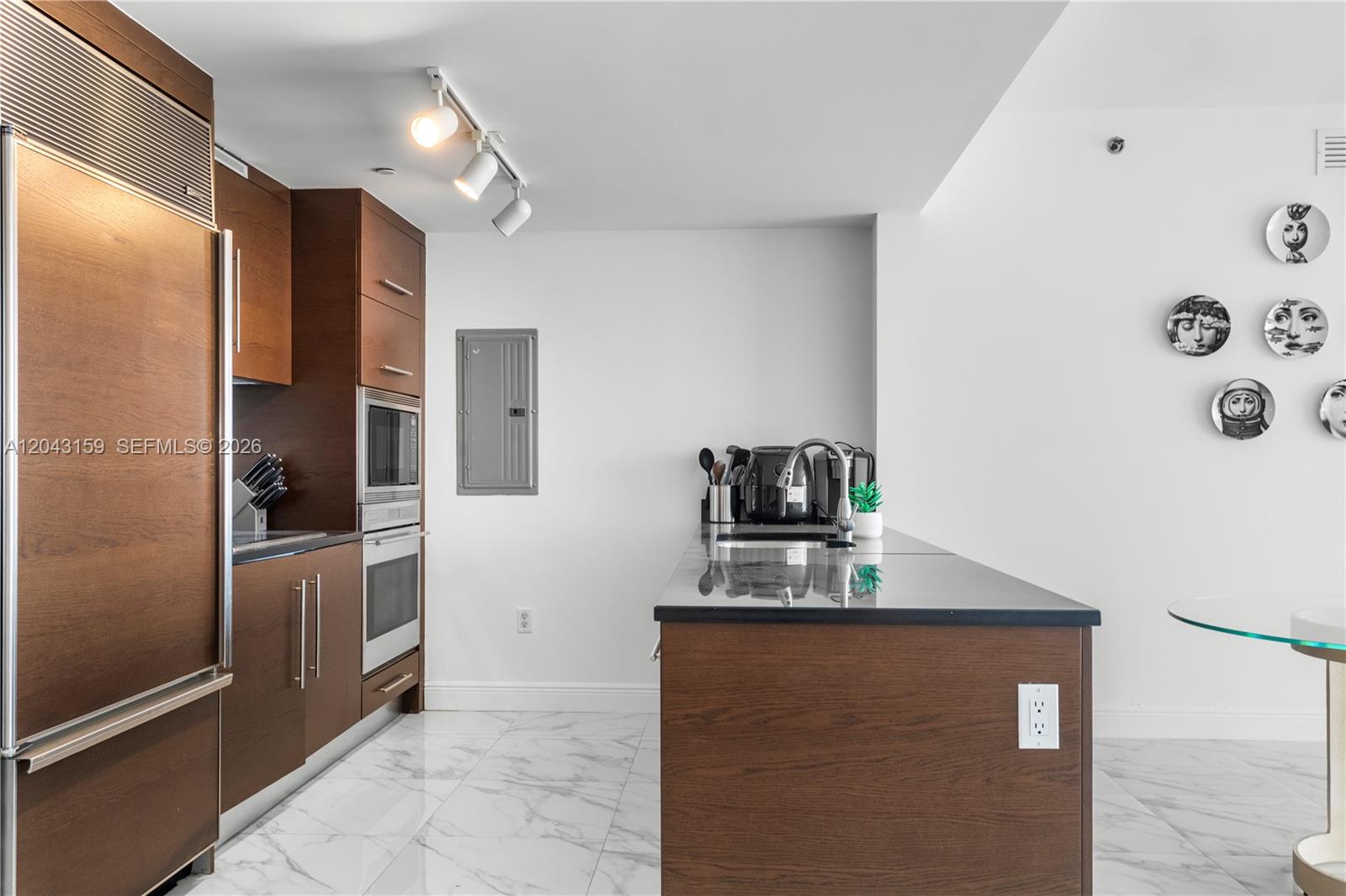 465 Brickell Avenue 5505 Property Photo 2