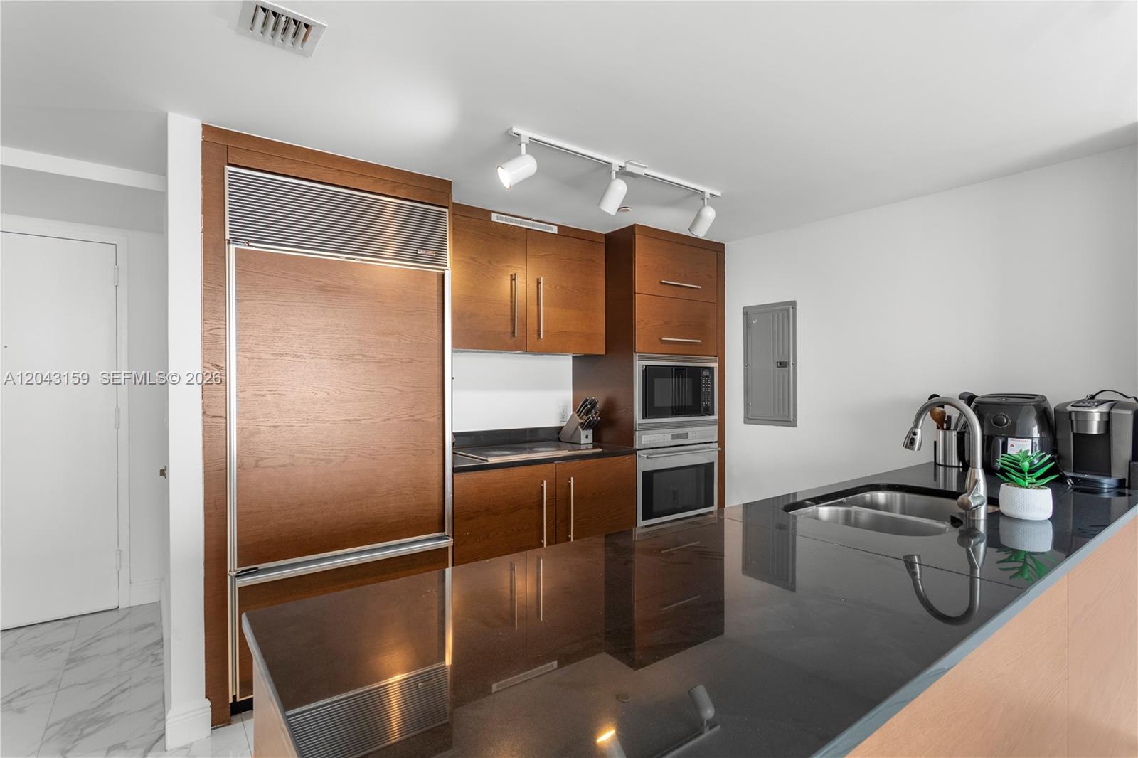 465 Brickell Avenue 5505 Property Photo 3