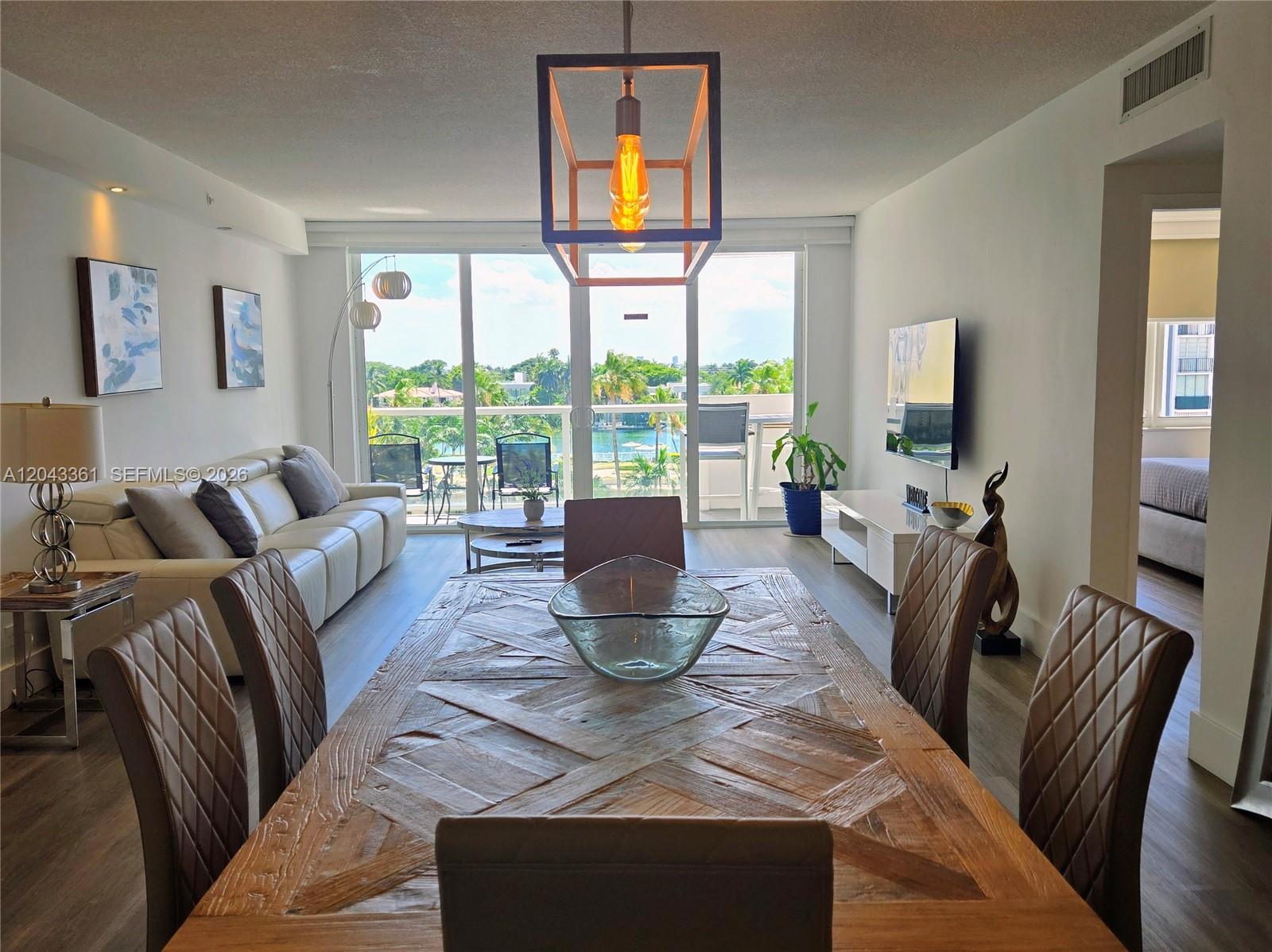 5601 Collins Avenue 520 Property Photo 2