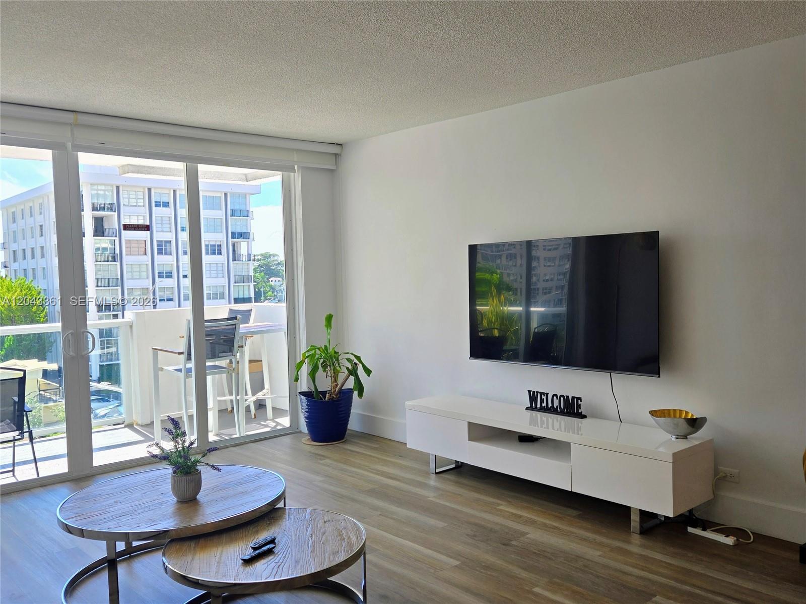 5601 Collins Avenue 520 Property Photo 8