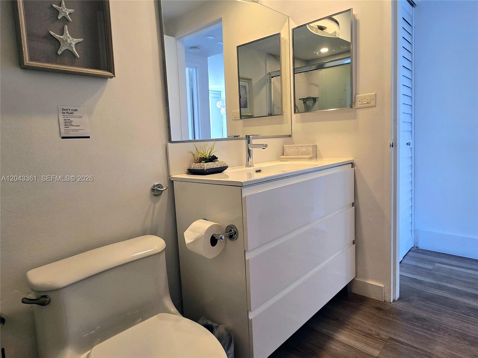 5601 Collins Avenue 520 Property Photo 13