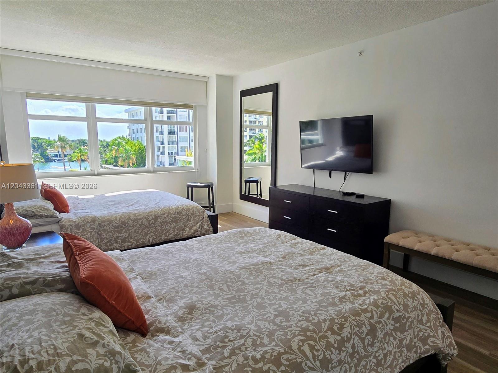 5601 Collins Avenue 520 Property Photo 15
