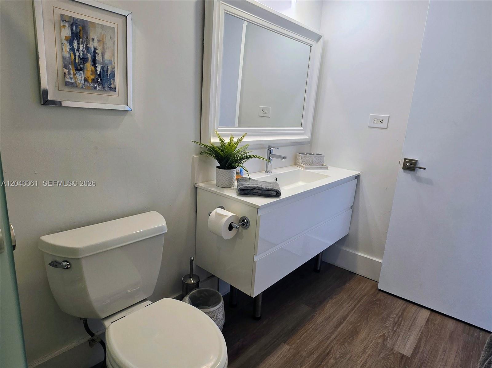 5601 Collins Avenue 520 Property Photo 16