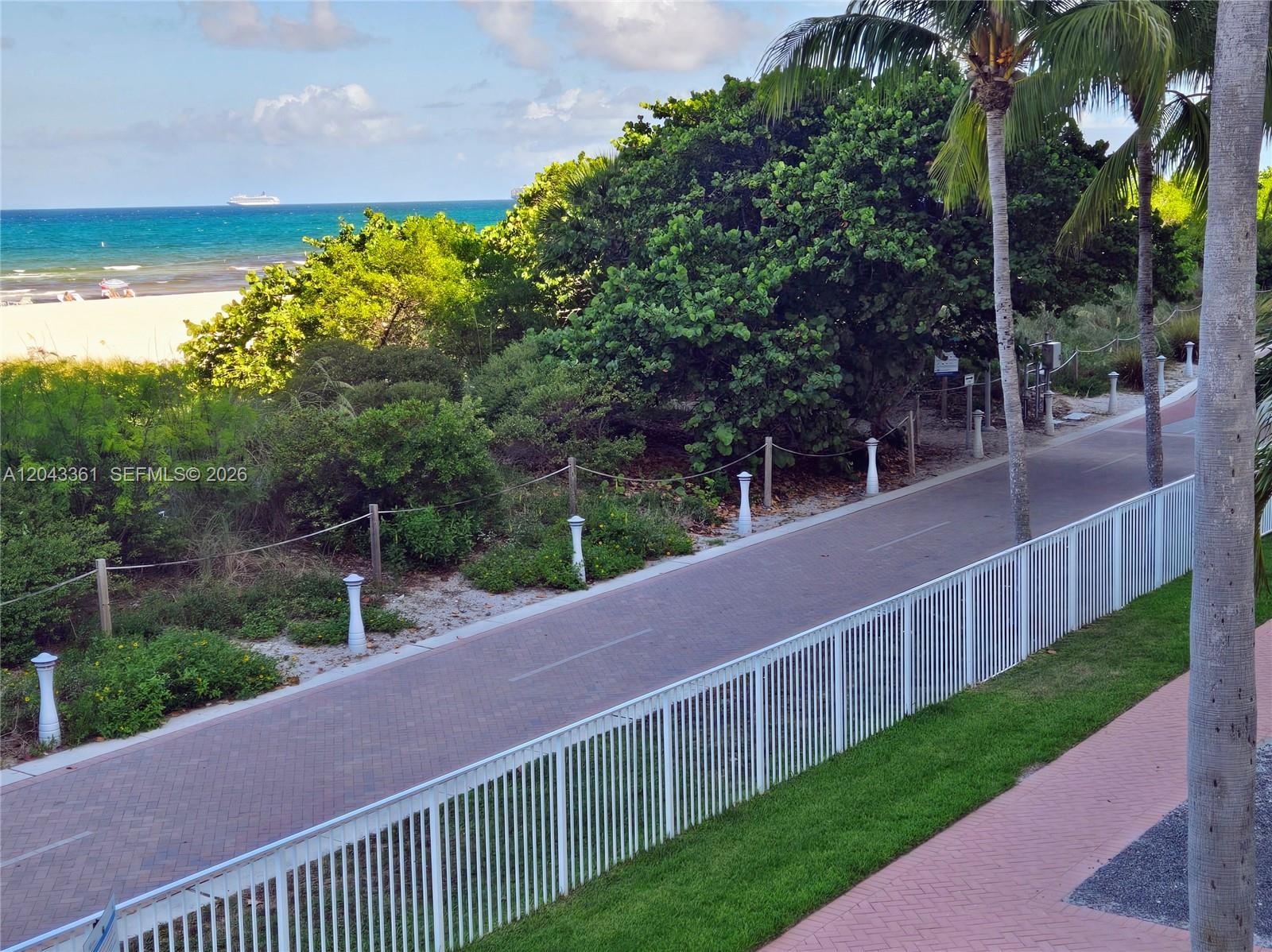 5601 Collins Avenue 520 Property Photo 30