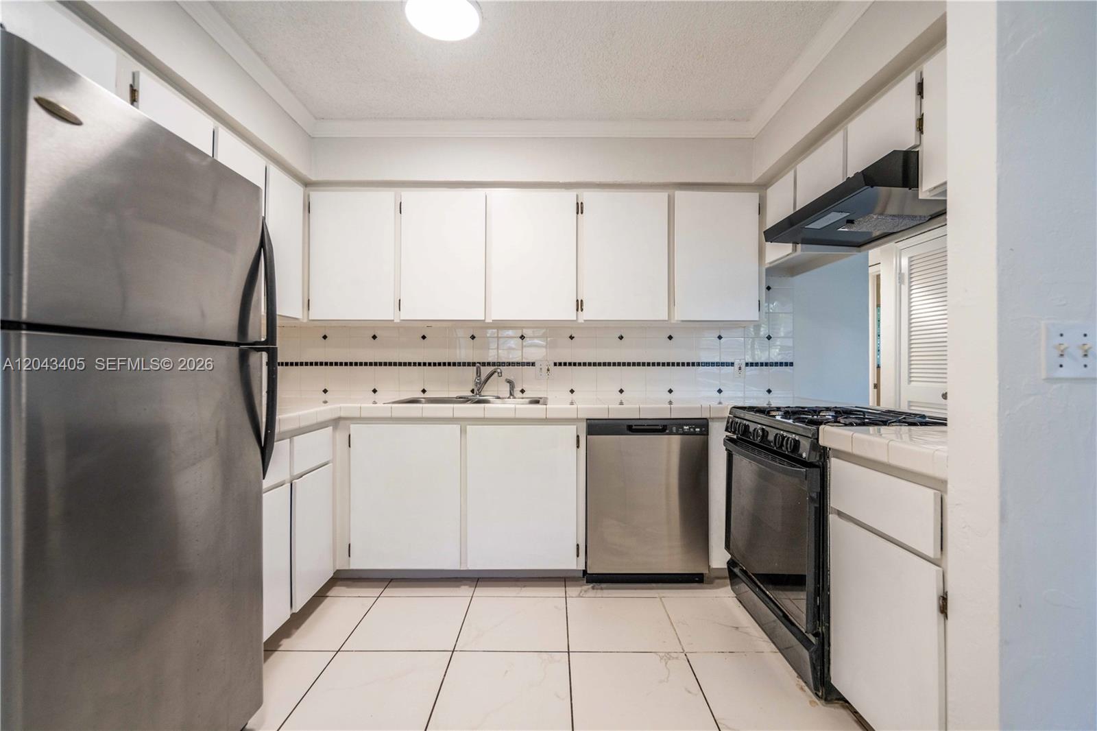 3265 Virginia Street 18 Property Photo 6