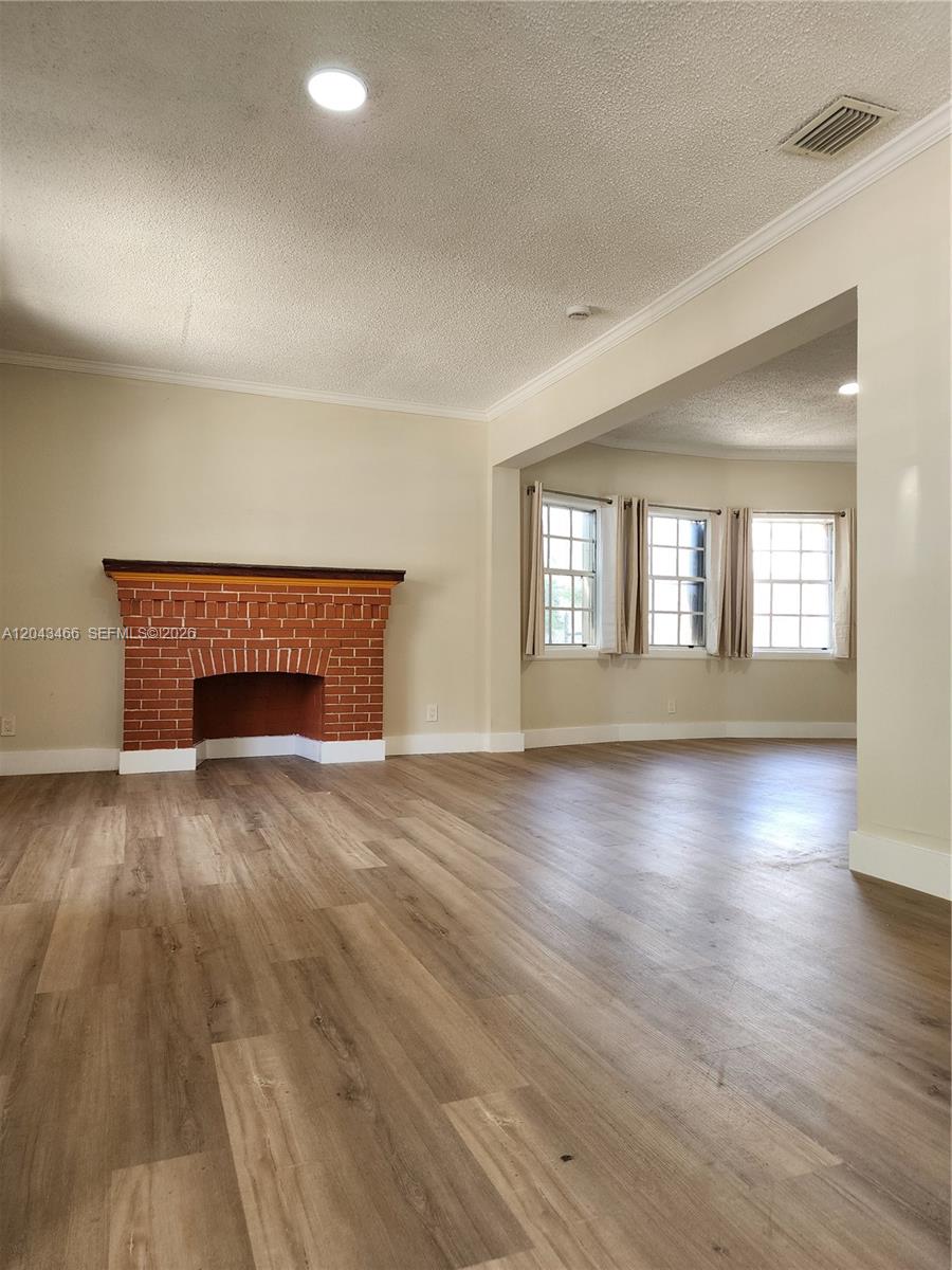 103 Nw 35th Street Property Photo 2