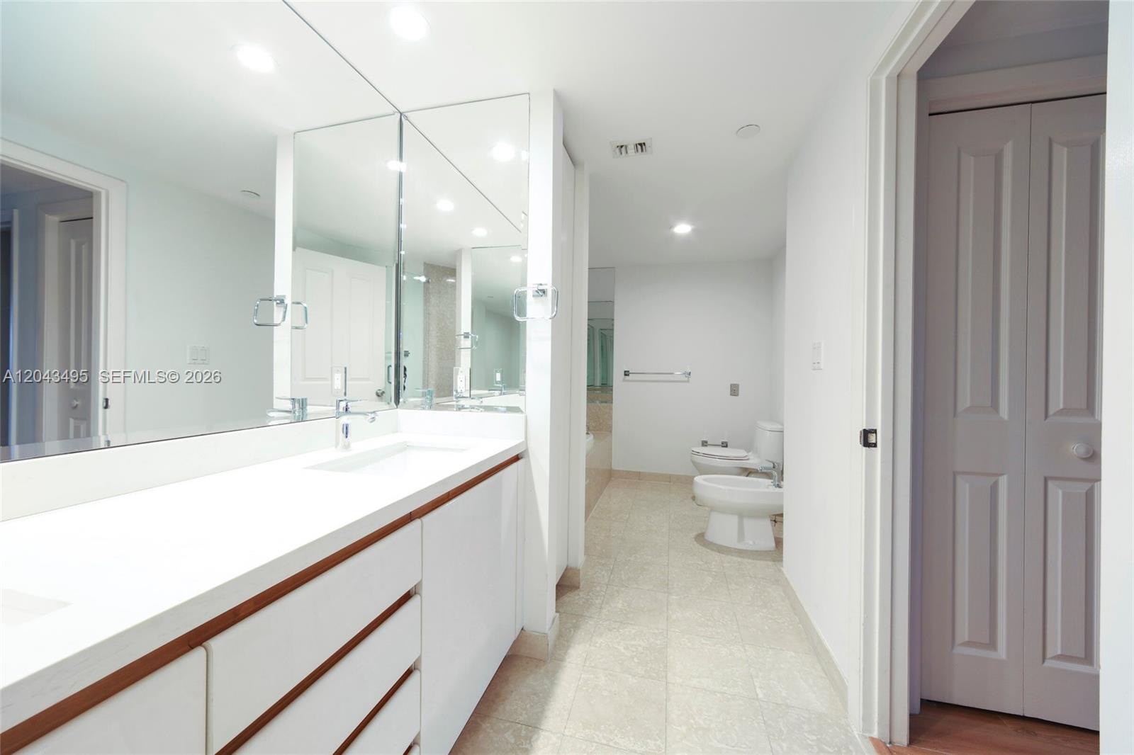 2127 Brickell Avenue 2504 Property Photo 17