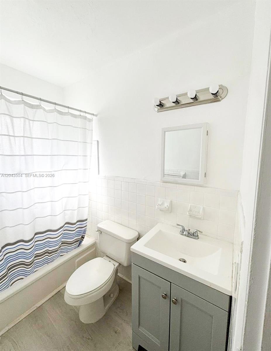 7717 Byron Avenue Property Photo 9