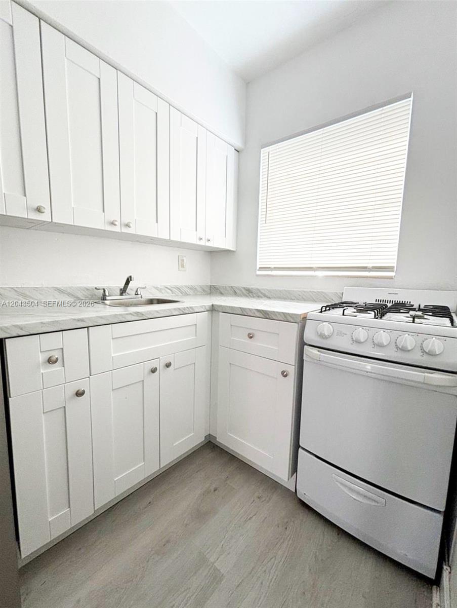 7717 Byron Avenue Property Photo 10