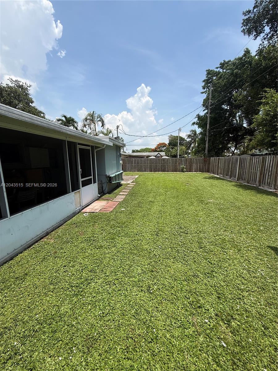 1232 Sw 1st Avenue Property Photo 9
