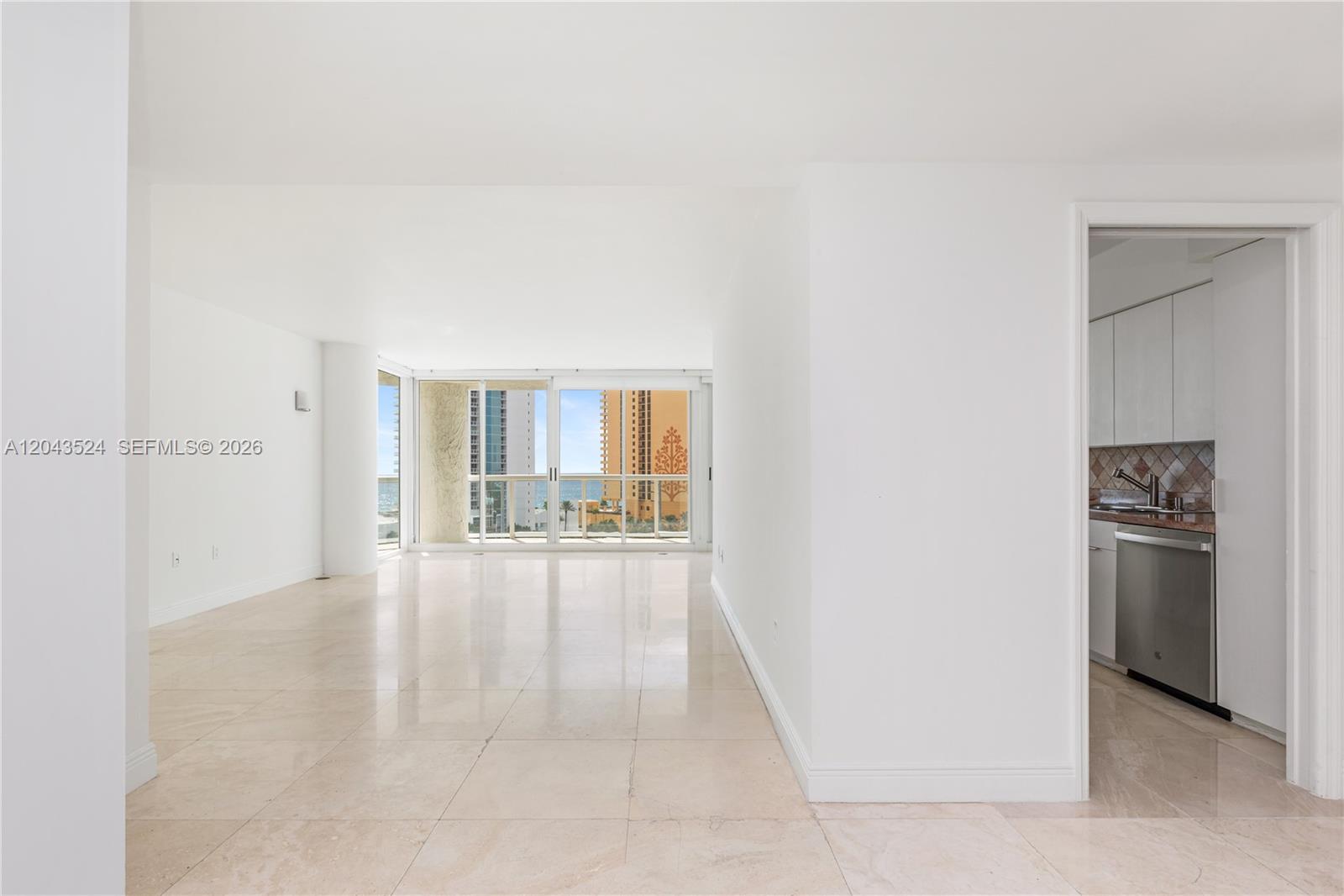 16400 Collins Avenue 942 Property Photo 5