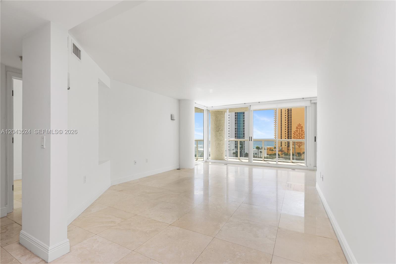 16400 Collins Avenue 942 Property Photo 6