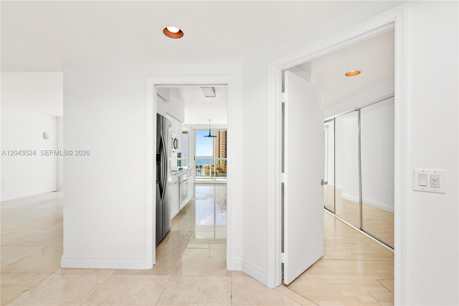 16400 Collins Avenue 942 Property Photo 15