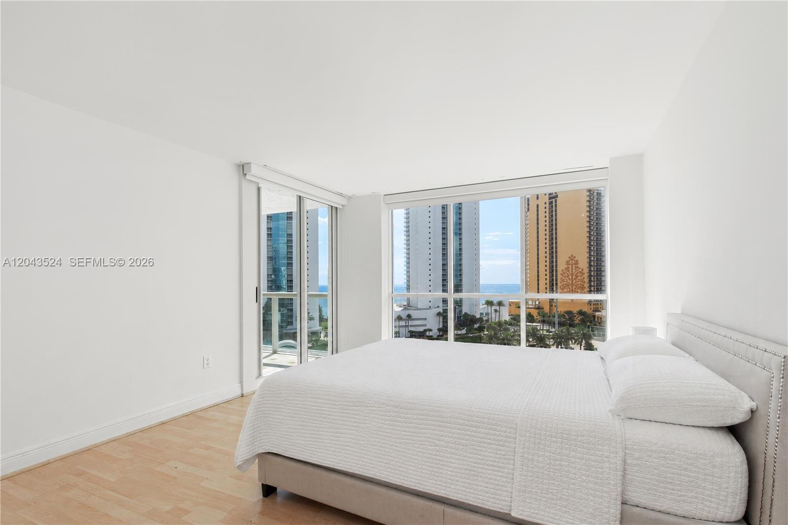 16400 Collins Avenue 942 Property Photo 37