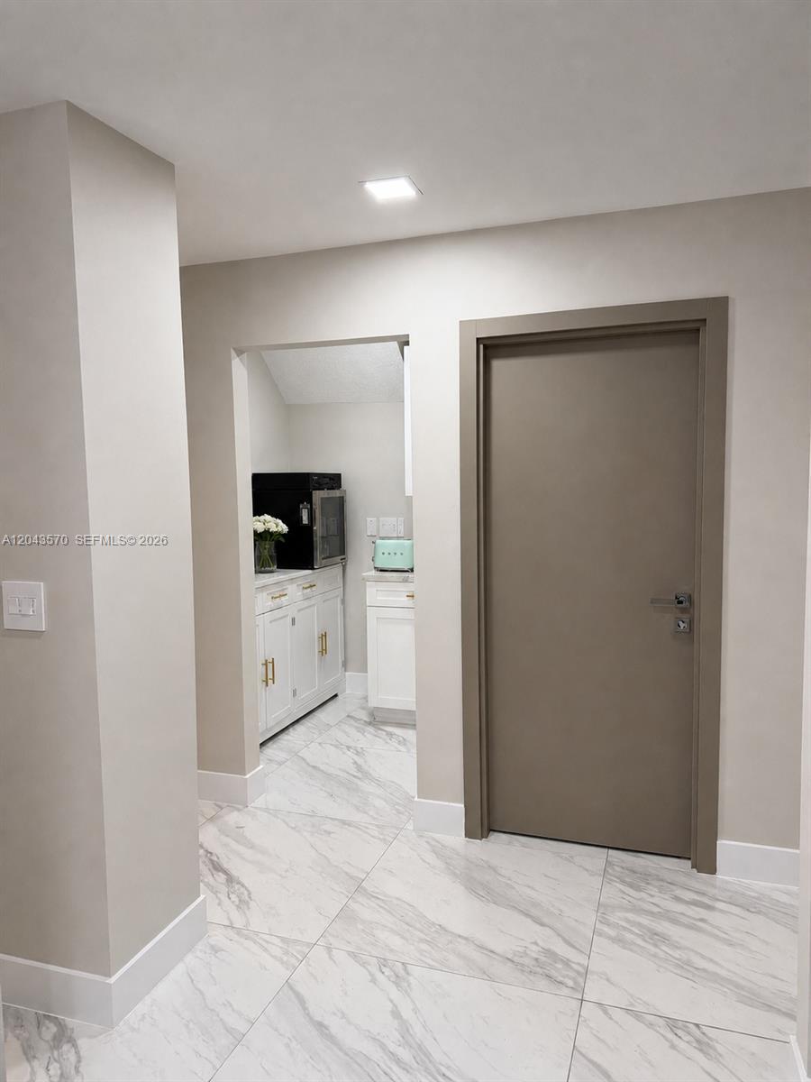 85 Gables Boulevard Property Photo 21