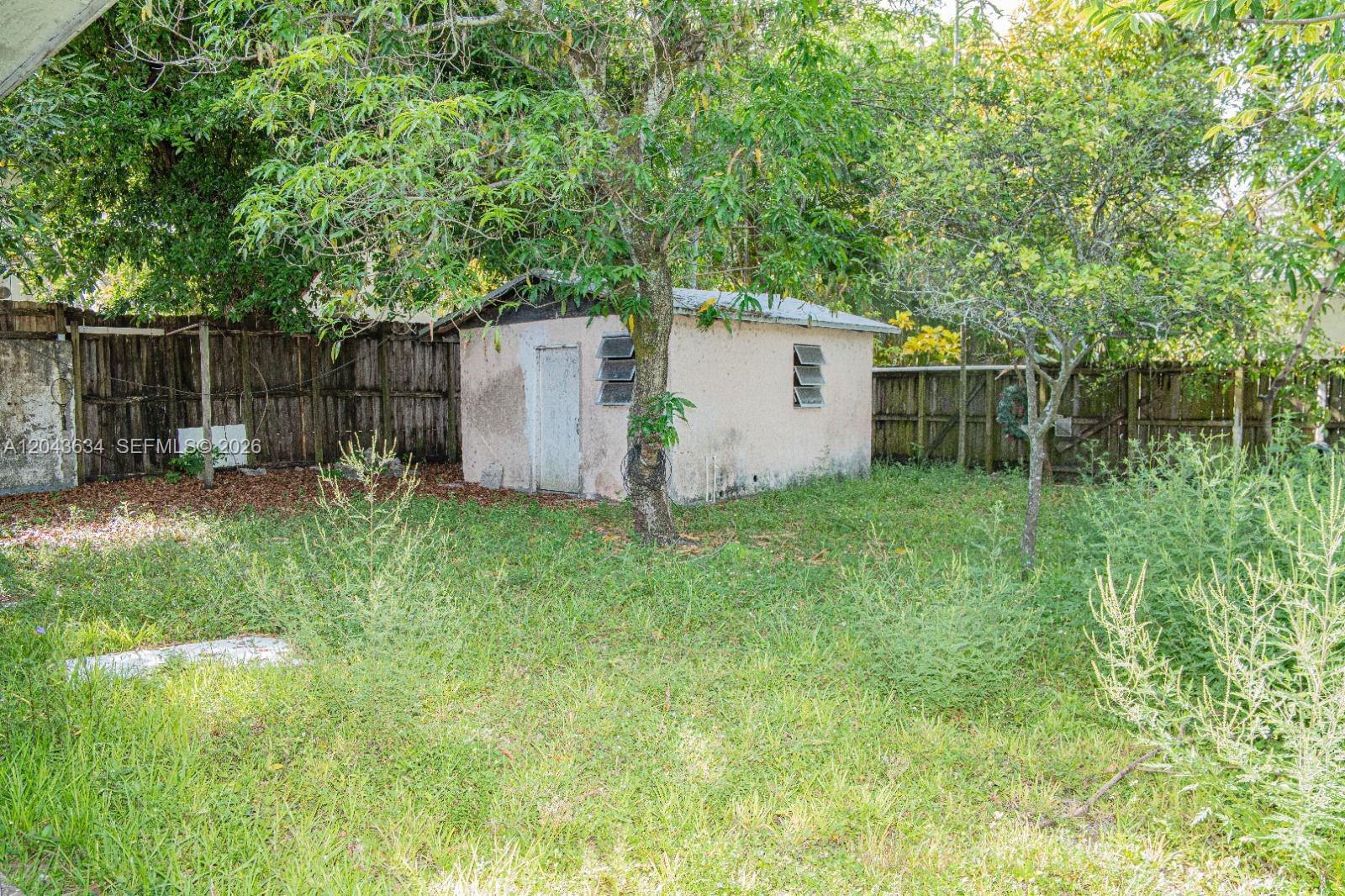 90 Ne 48th Street Property Photo 4
