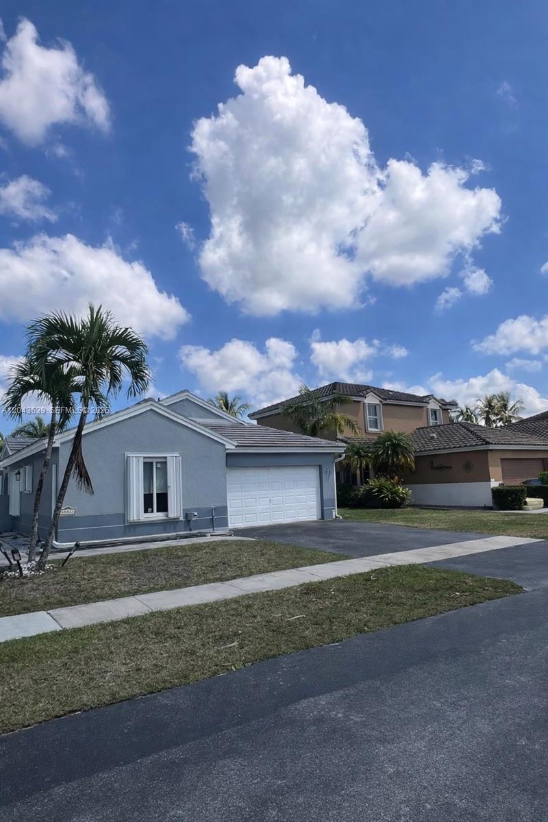 19227 Nw 22nd Street Property Photo 4