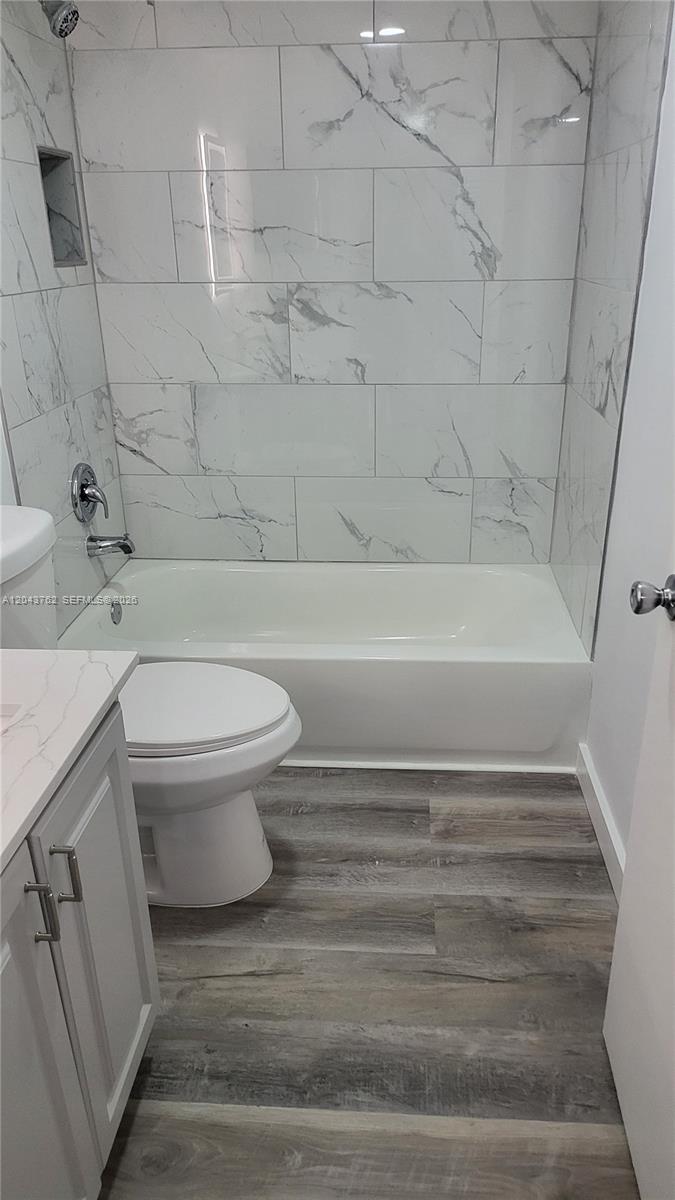 7220 Lake Cir Drive 406 Property Photo 9