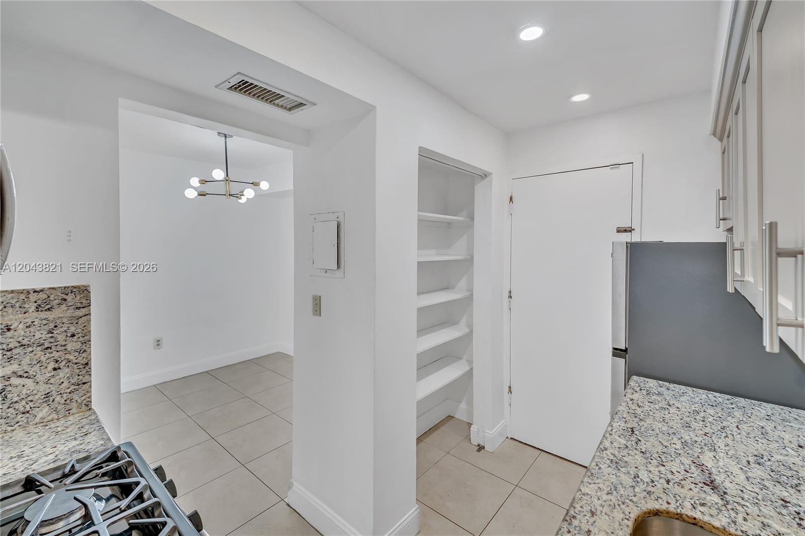 1205 Mariposa Avenue 307 Property Photo 5