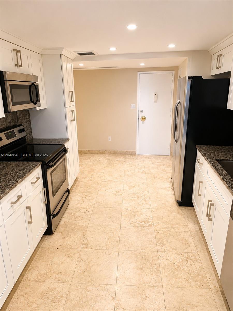 5255 Collins Avenue 7b Property Photo 11